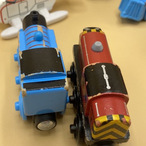 Thomas The Tank Engine - Wooden Railway Lot 7 - Wear To paint - Harold Aquarium - Picture 2 of 8